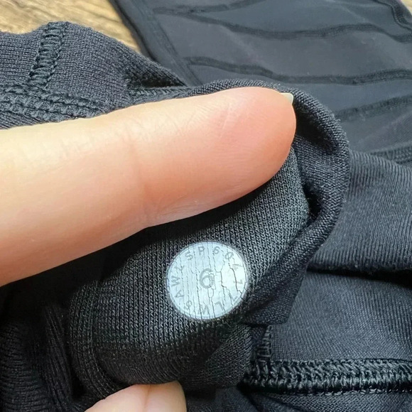 Lululemon Wunder Under Pant (Hi-Rise) *Tech Mesh 28" size 6 - Picture 4 of 5